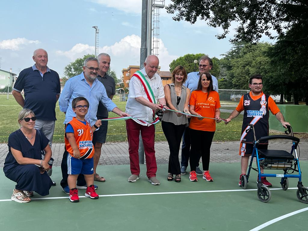 A Staranzano aperto il nuovo campetto di basket dedicato anche al baskin